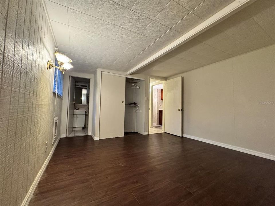 For Sale: $125,000 (3 beds, 2 baths, 1404 Square Feet)