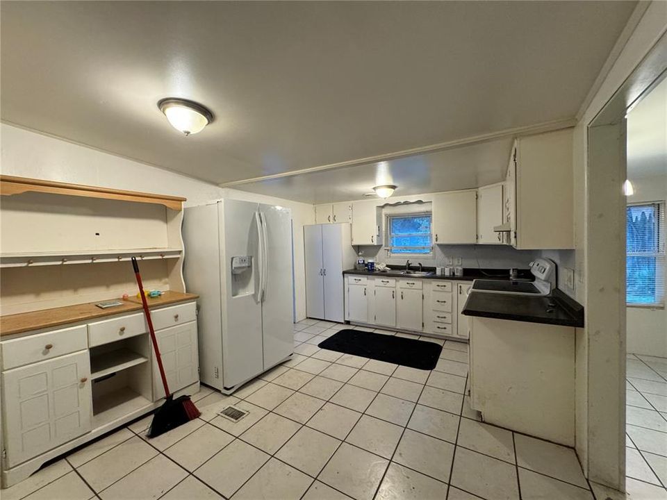For Sale: $125,000 (3 beds, 2 baths, 1404 Square Feet)