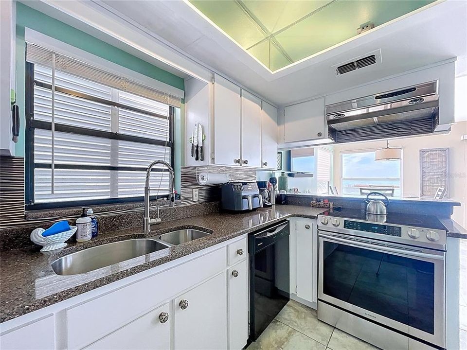 待售: $1,595,000 (3 贝兹, 3 浴室, 1376 平方英尺)