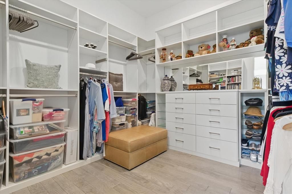 For Sale: $1,250,000 (3 beds, 3 baths, 2471 Square Feet)