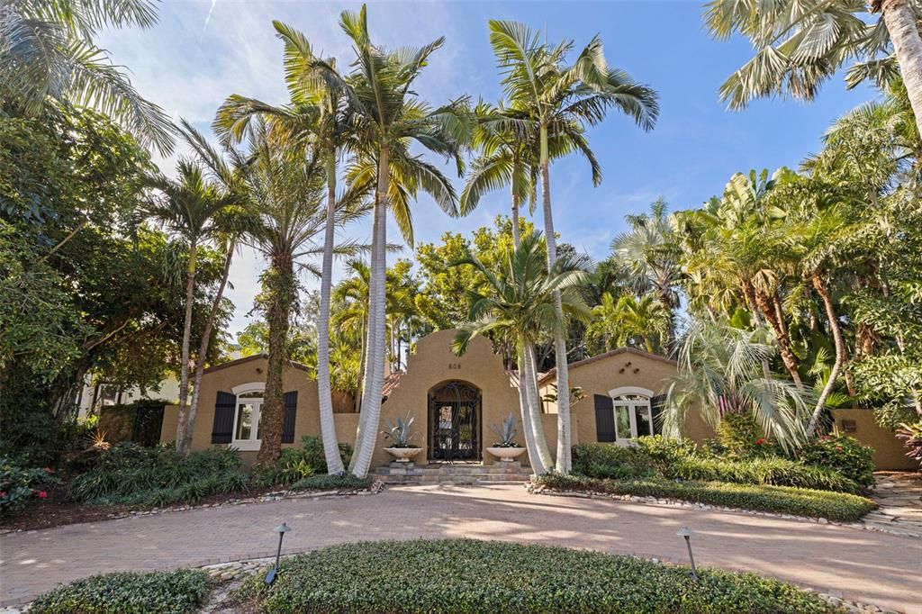 For Sale: $1,795,000 (4 beds, 3 baths, 2698 Square Feet)