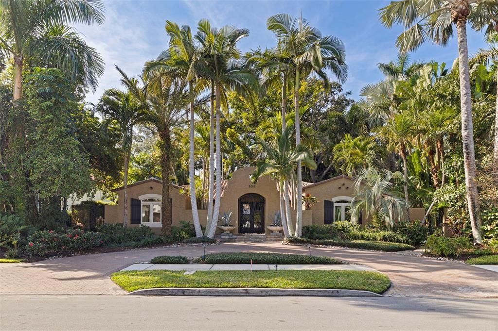 For Sale: $1,795,000 (4 beds, 3 baths, 2698 Square Feet)