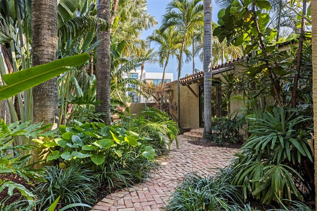 For Sale: $1,795,000 (4 beds, 3 baths, 2698 Square Feet)