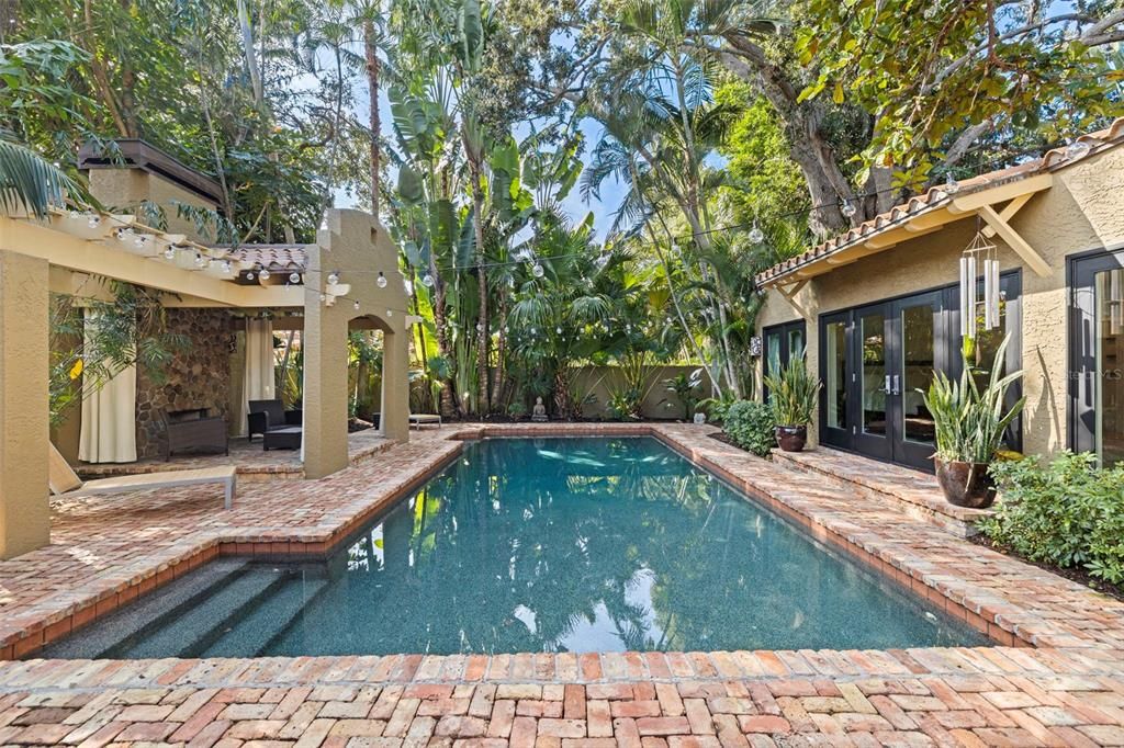 For Sale: $1,795,000 (4 beds, 3 baths, 2698 Square Feet)