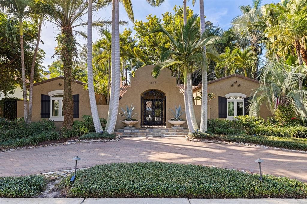 For Sale: $1,795,000 (4 beds, 3 baths, 2698 Square Feet)