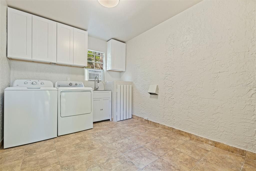 For Sale: $1,795,000 (4 beds, 3 baths, 2698 Square Feet)