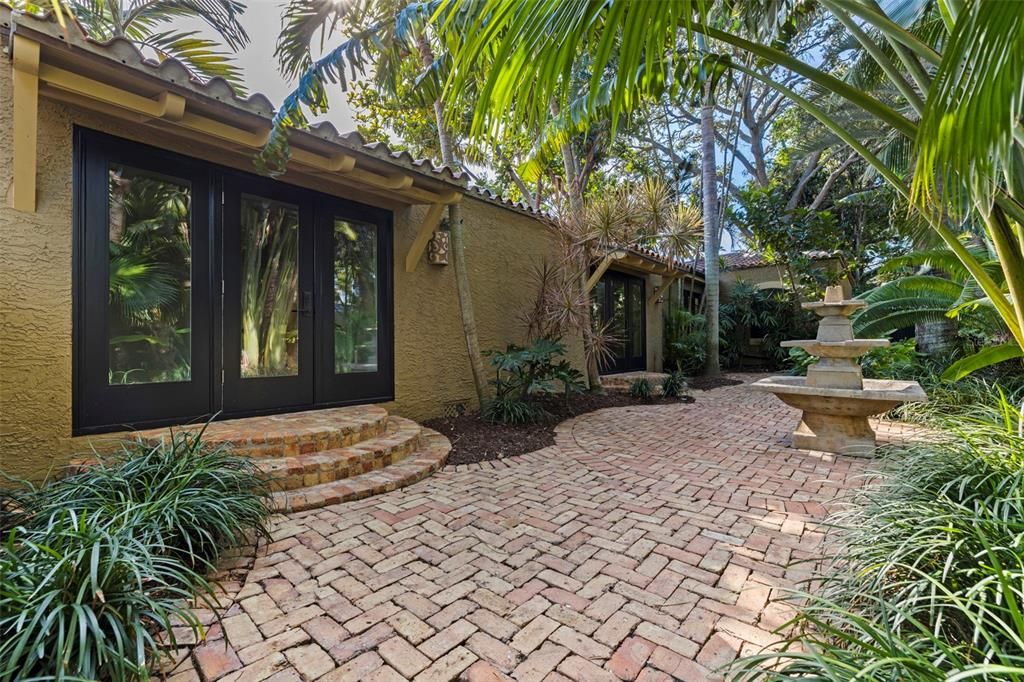 For Sale: $1,795,000 (4 beds, 3 baths, 2698 Square Feet)