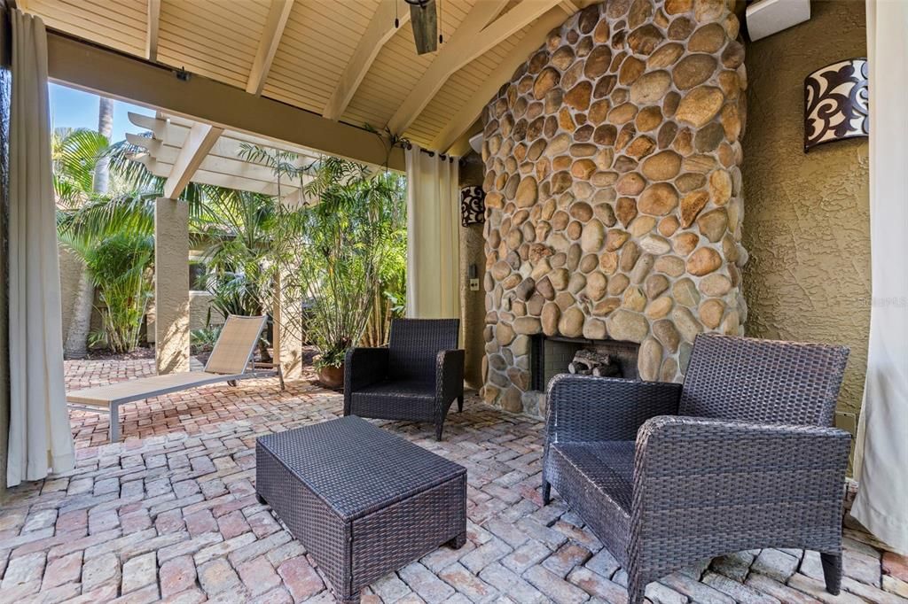 For Sale: $1,795,000 (4 beds, 3 baths, 2698 Square Feet)