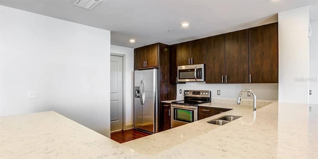 For Rent: $1,375 (0 beds, 1 baths, 612 Square Feet)