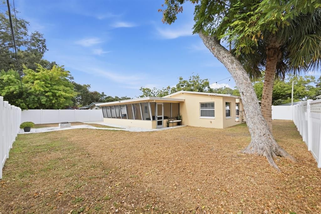 For Sale: $349,900 (3 beds, 1 baths, 1226 Square Feet)