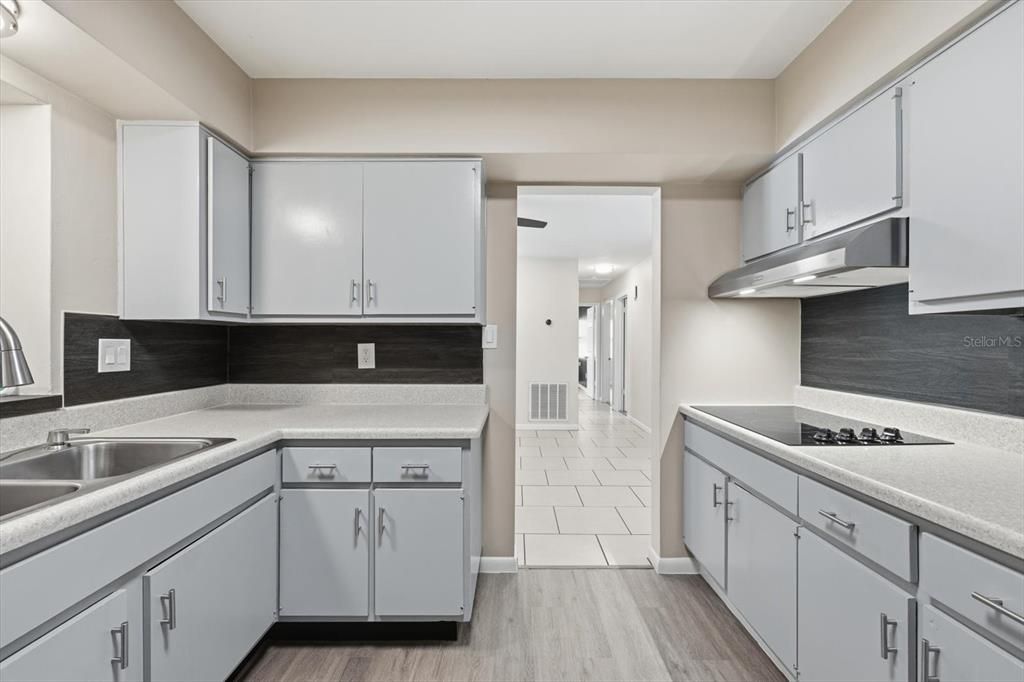 For Sale: $349,900 (3 beds, 1 baths, 1226 Square Feet)