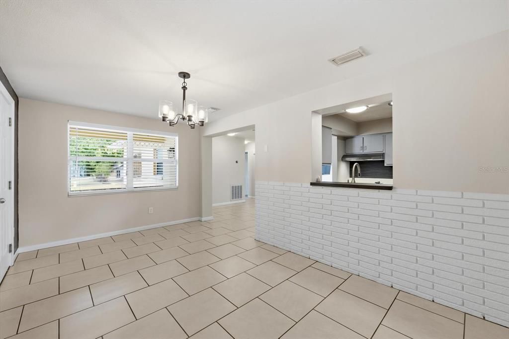 For Sale: $349,900 (3 beds, 1 baths, 1226 Square Feet)