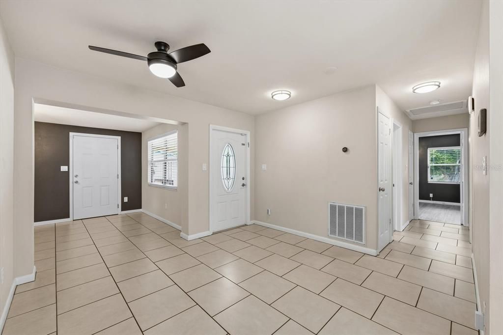 For Sale: $349,900 (3 beds, 1 baths, 1226 Square Feet)