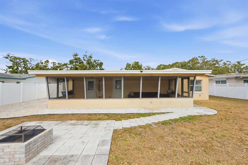 For Sale: $349,900 (3 beds, 1 baths, 1226 Square Feet)