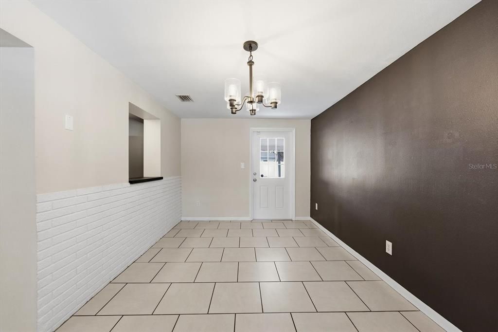 For Sale: $349,900 (3 beds, 1 baths, 1226 Square Feet)