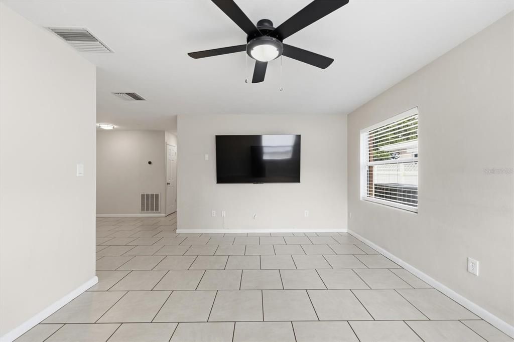 For Sale: $349,900 (3 beds, 1 baths, 1226 Square Feet)