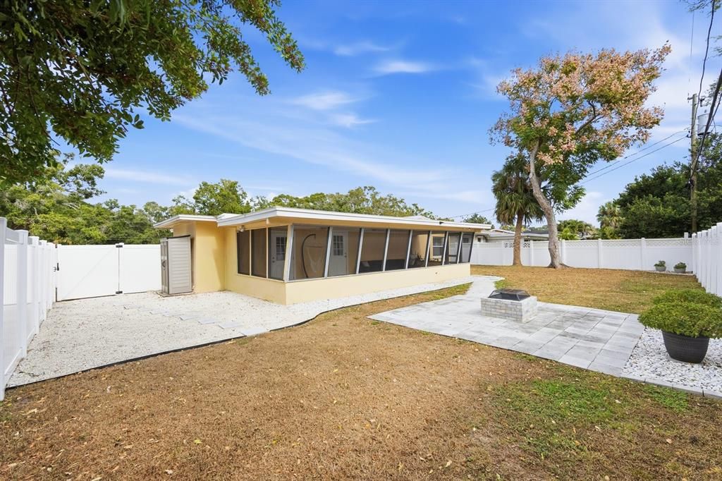 For Sale: $349,900 (3 beds, 1 baths, 1226 Square Feet)