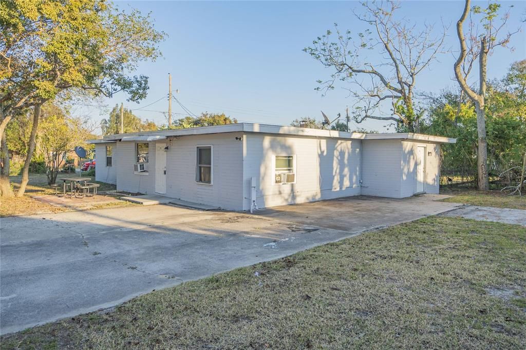 出租: $1,200 (1 贝兹, 1 浴室, 650 平方英尺)