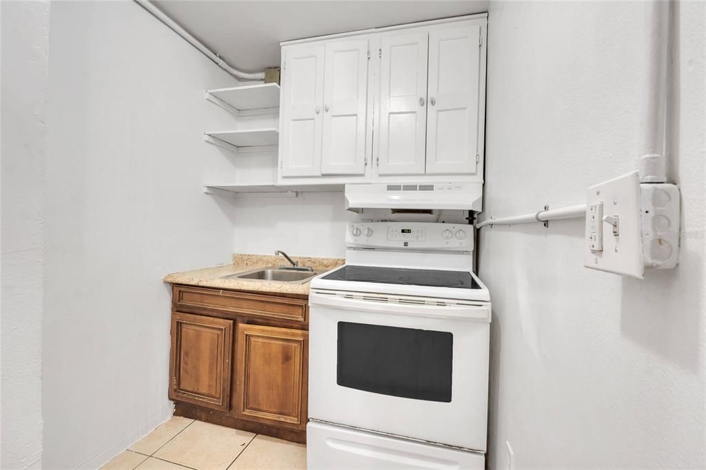 出租: $1,200 (1 贝兹, 1 浴室, 650 平方英尺)