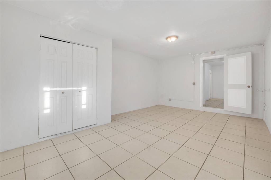 出租: $1,200 (1 贝兹, 1 浴室, 650 平方英尺)