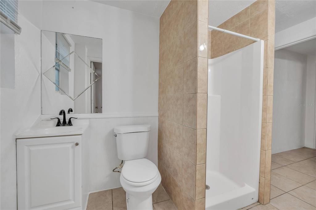 出租: $1,200 (1 贝兹, 1 浴室, 650 平方英尺)