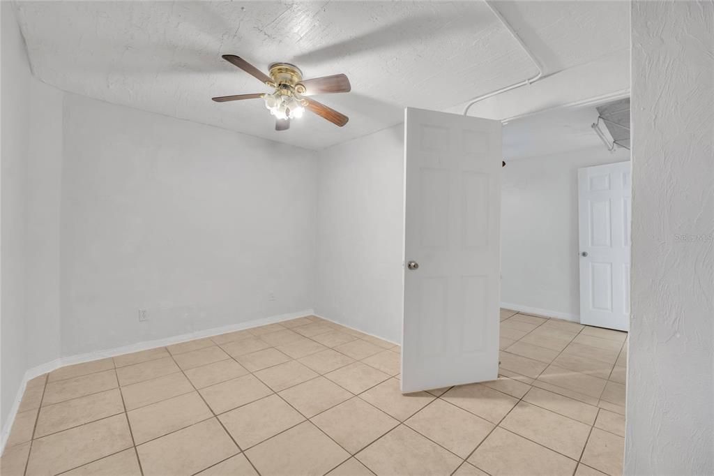 出租: $1,200 (1 贝兹, 1 浴室, 650 平方英尺)