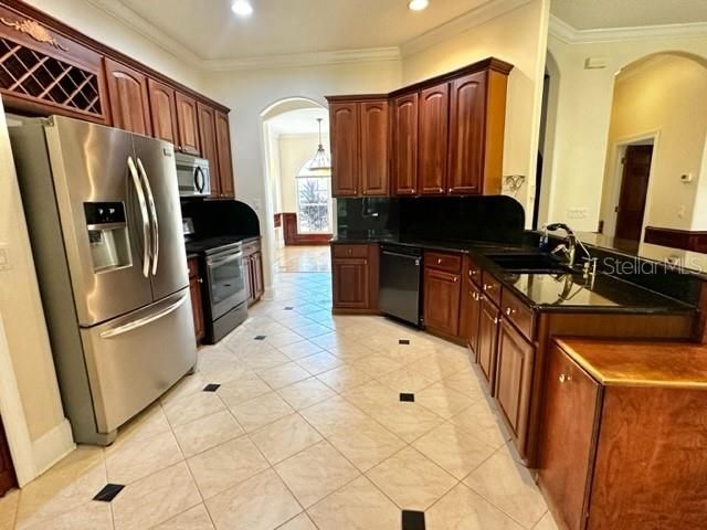 出租: $3,795 (5 贝兹, 4 浴室, 3758 平方英尺)