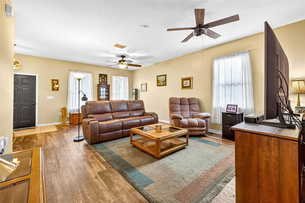 For Sale: $339,900 (3 beds, 2 baths, 1810 Square Feet)