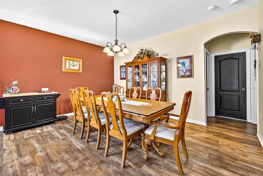 For Sale: $339,900 (3 beds, 2 baths, 1810 Square Feet)