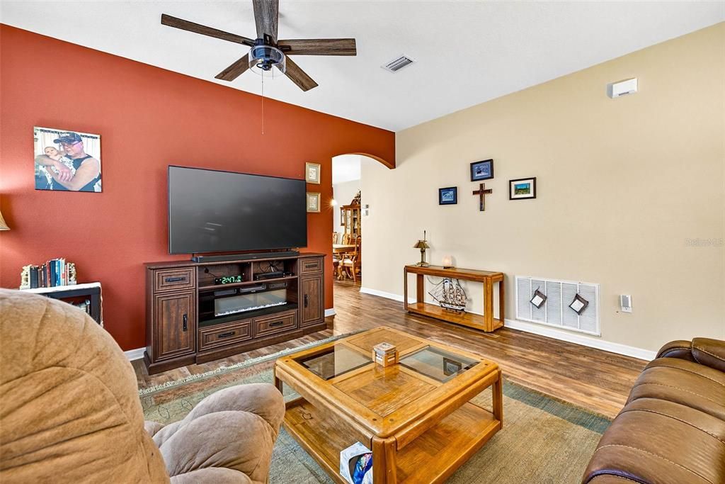 For Sale: $339,900 (3 beds, 2 baths, 1810 Square Feet)