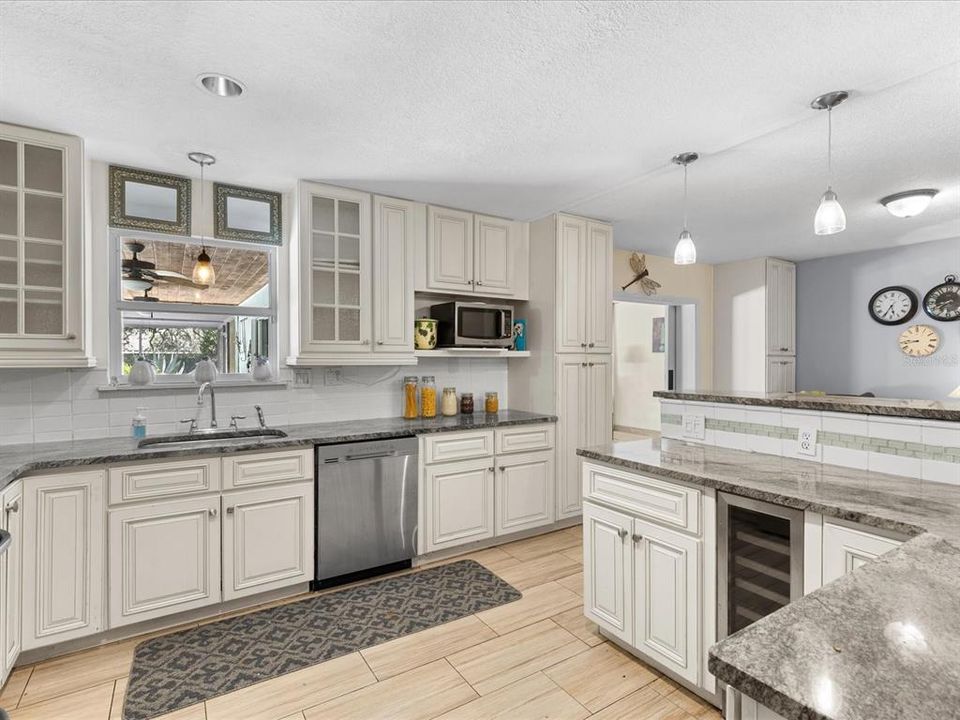 待售: $525,000 (4 贝兹, 2 浴室, 2022 平方英尺)