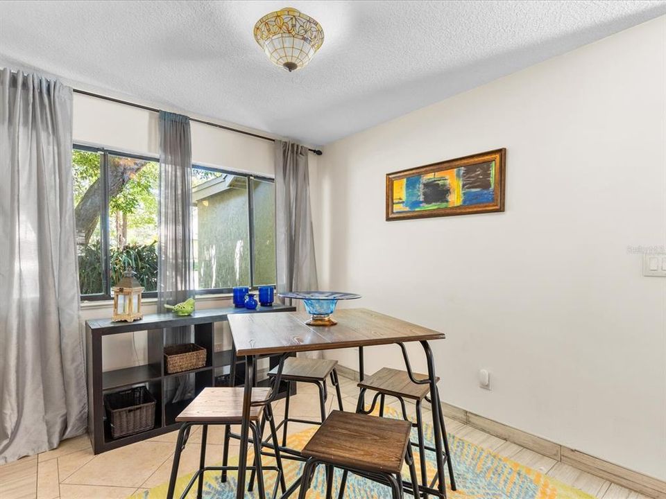 待售: $525,000 (4 贝兹, 2 浴室, 2022 平方英尺)