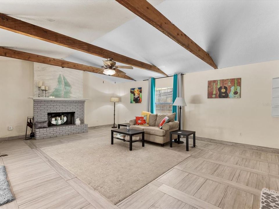 待售: $525,000 (4 贝兹, 2 浴室, 2022 平方英尺)