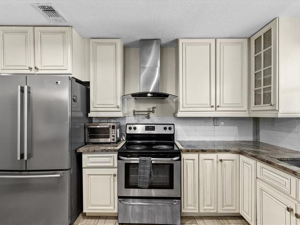 待售: $525,000 (4 贝兹, 2 浴室, 2022 平方英尺)