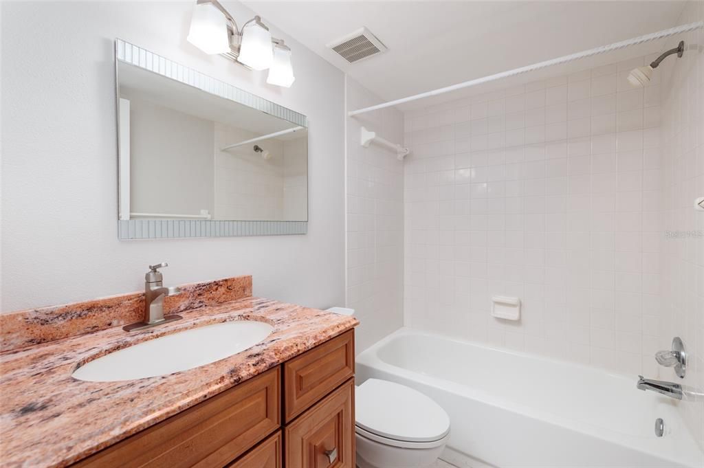 待售: $385,000 (2 贝兹, 2 浴室, 1170 平方英尺)