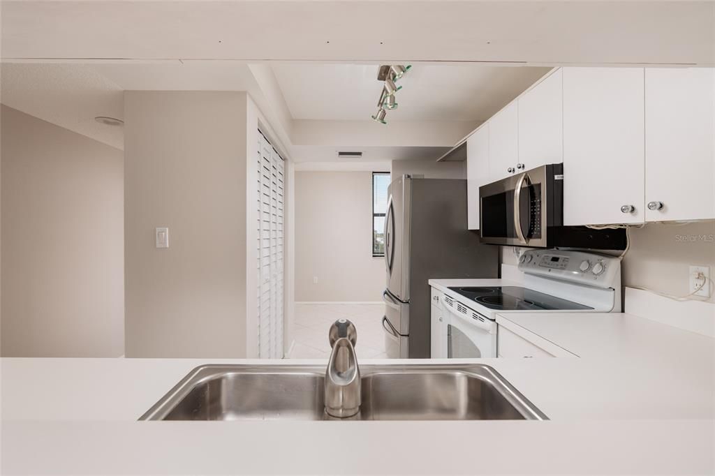 待售: $385,000 (2 贝兹, 2 浴室, 1170 平方英尺)