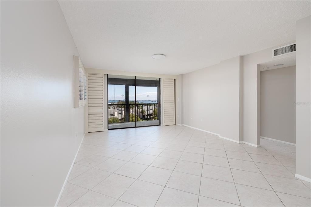 待售: $385,000 (2 贝兹, 2 浴室, 1170 平方英尺)