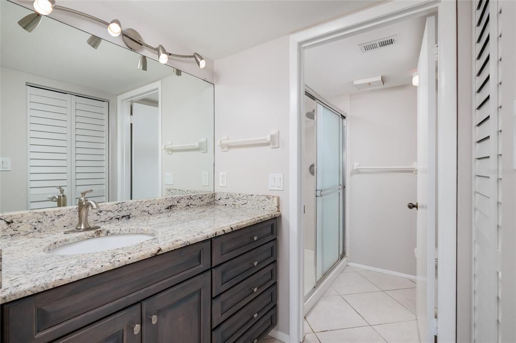 待售: $385,000 (2 贝兹, 2 浴室, 1170 平方英尺)