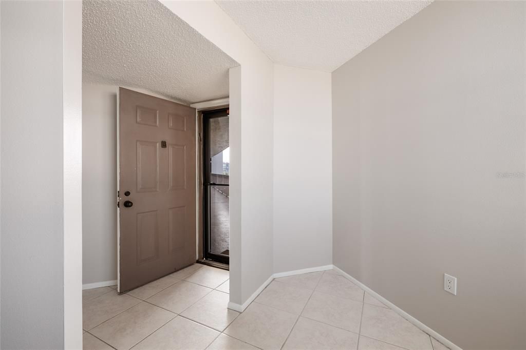 待售: $385,000 (2 贝兹, 2 浴室, 1170 平方英尺)