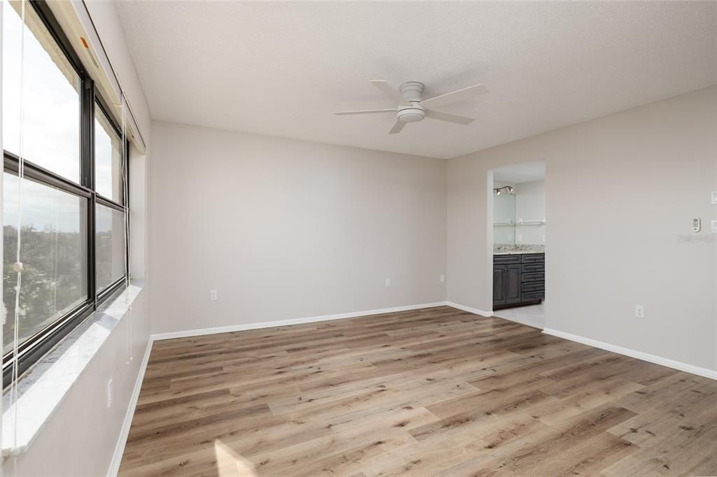 待售: $385,000 (2 贝兹, 2 浴室, 1170 平方英尺)