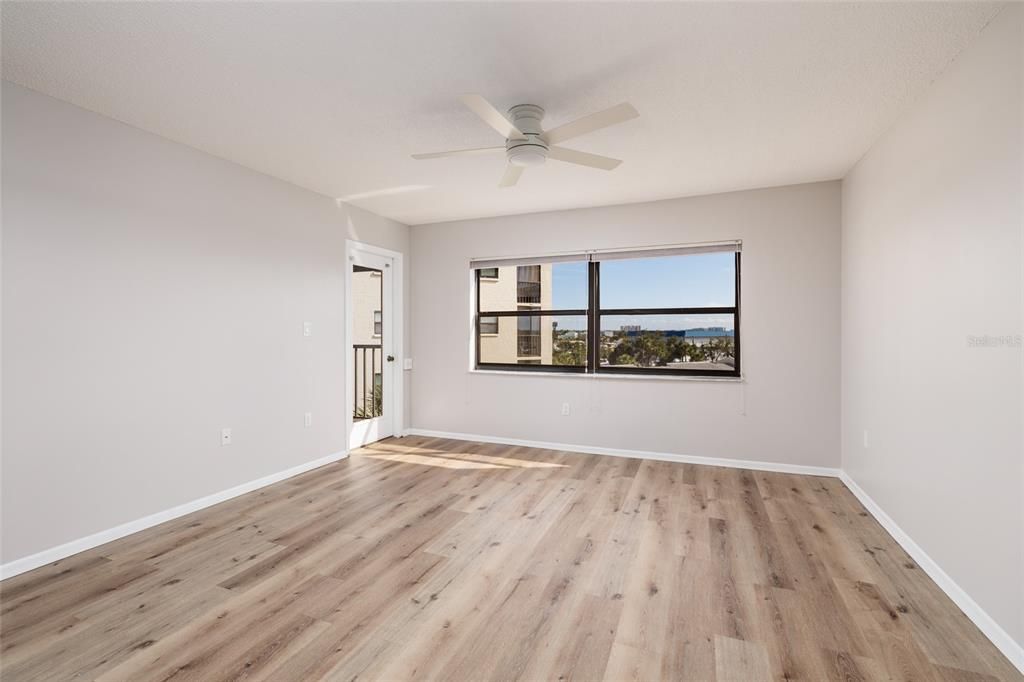 待售: $385,000 (2 贝兹, 2 浴室, 1170 平方英尺)