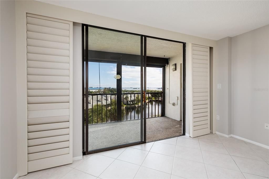 待售: $385,000 (2 贝兹, 2 浴室, 1170 平方英尺)