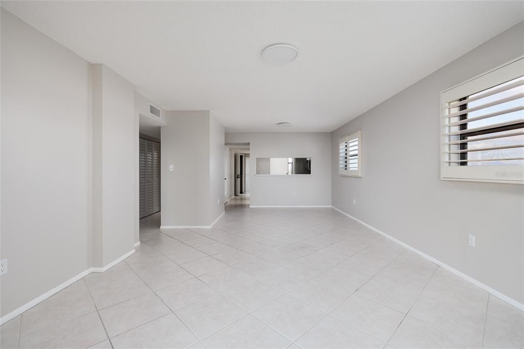 待售: $385,000 (2 贝兹, 2 浴室, 1170 平方英尺)