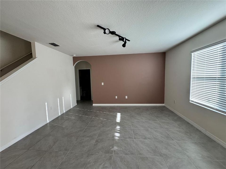 В аренду: $2,600 (5 спален, 3 ванн, 2616 Квадратных фут)