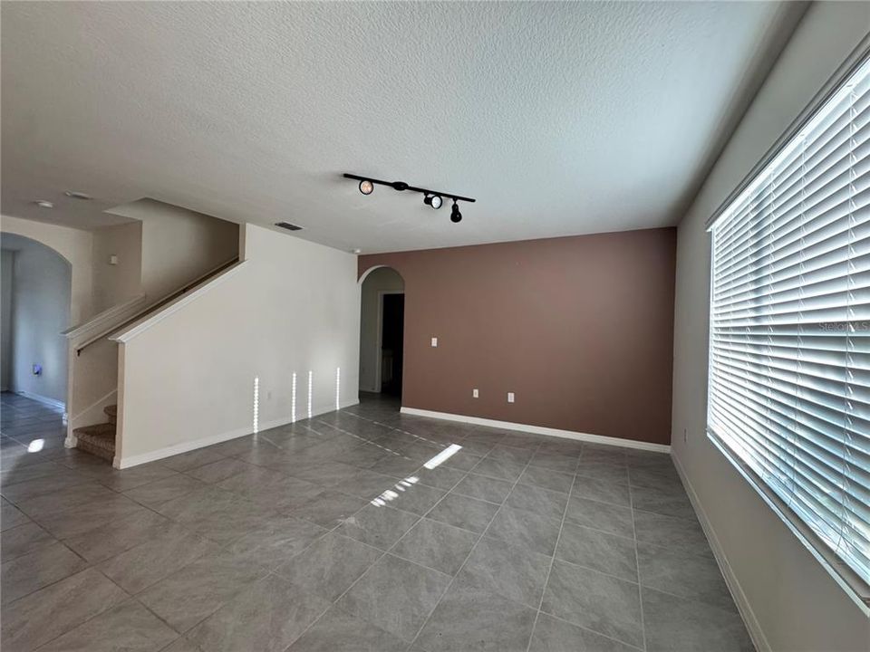 В аренду: $2,600 (5 спален, 3 ванн, 2616 Квадратных фут)