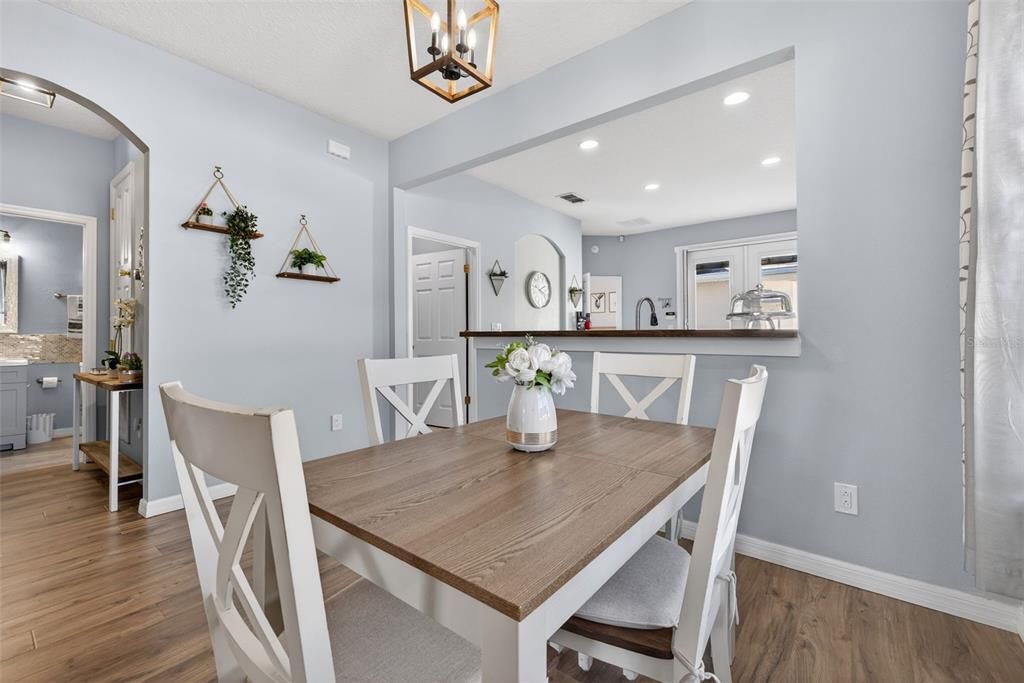 待售: $355,000 (2 贝兹, 2 浴室, 1155 平方英尺)