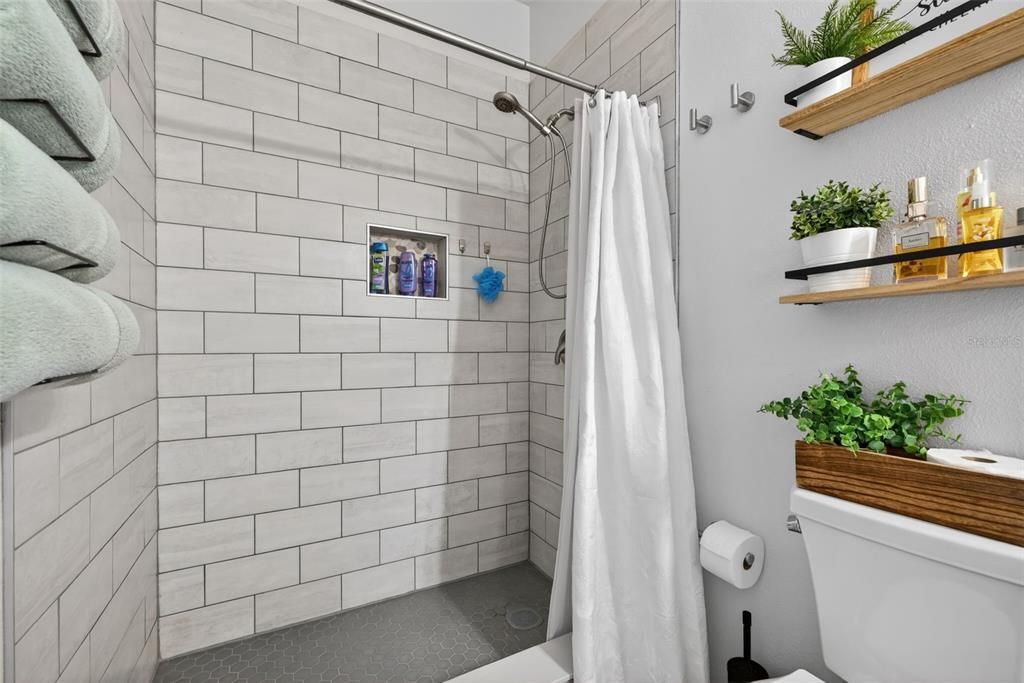 待售: $355,000 (2 贝兹, 2 浴室, 1155 平方英尺)