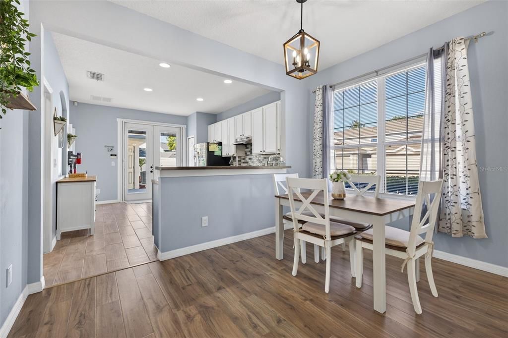 待售: $355,000 (2 贝兹, 2 浴室, 1155 平方英尺)