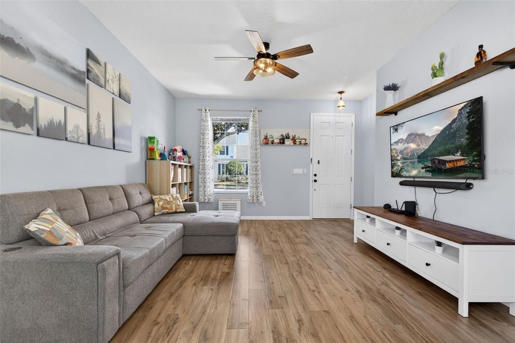 待售: $355,000 (2 贝兹, 2 浴室, 1155 平方英尺)