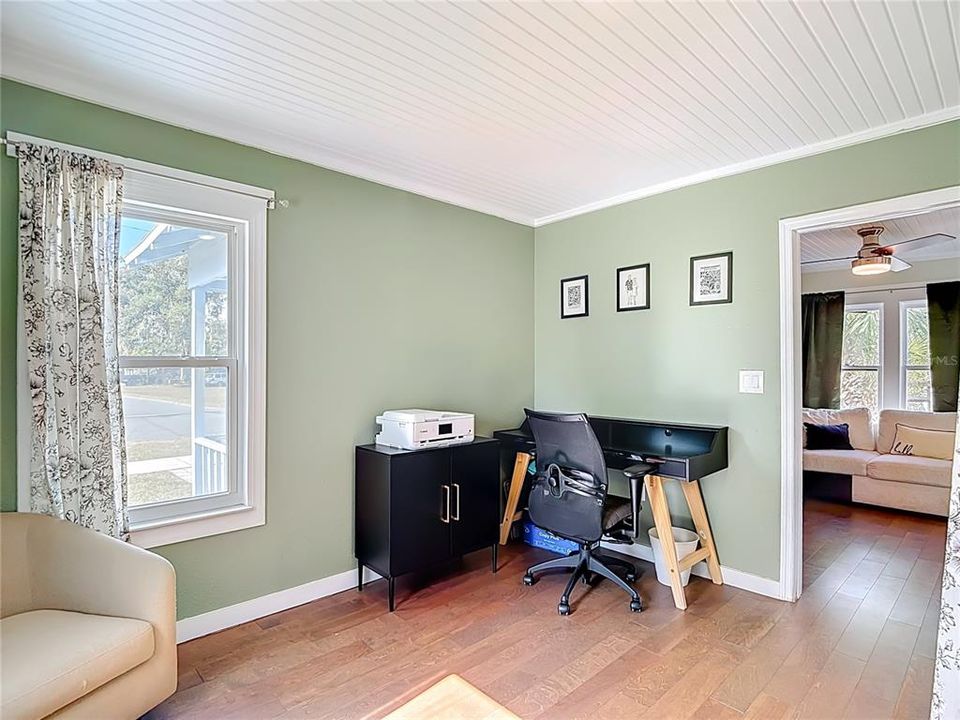 待售: $224,000 (2 贝兹, 1 浴室, 944 平方英尺)